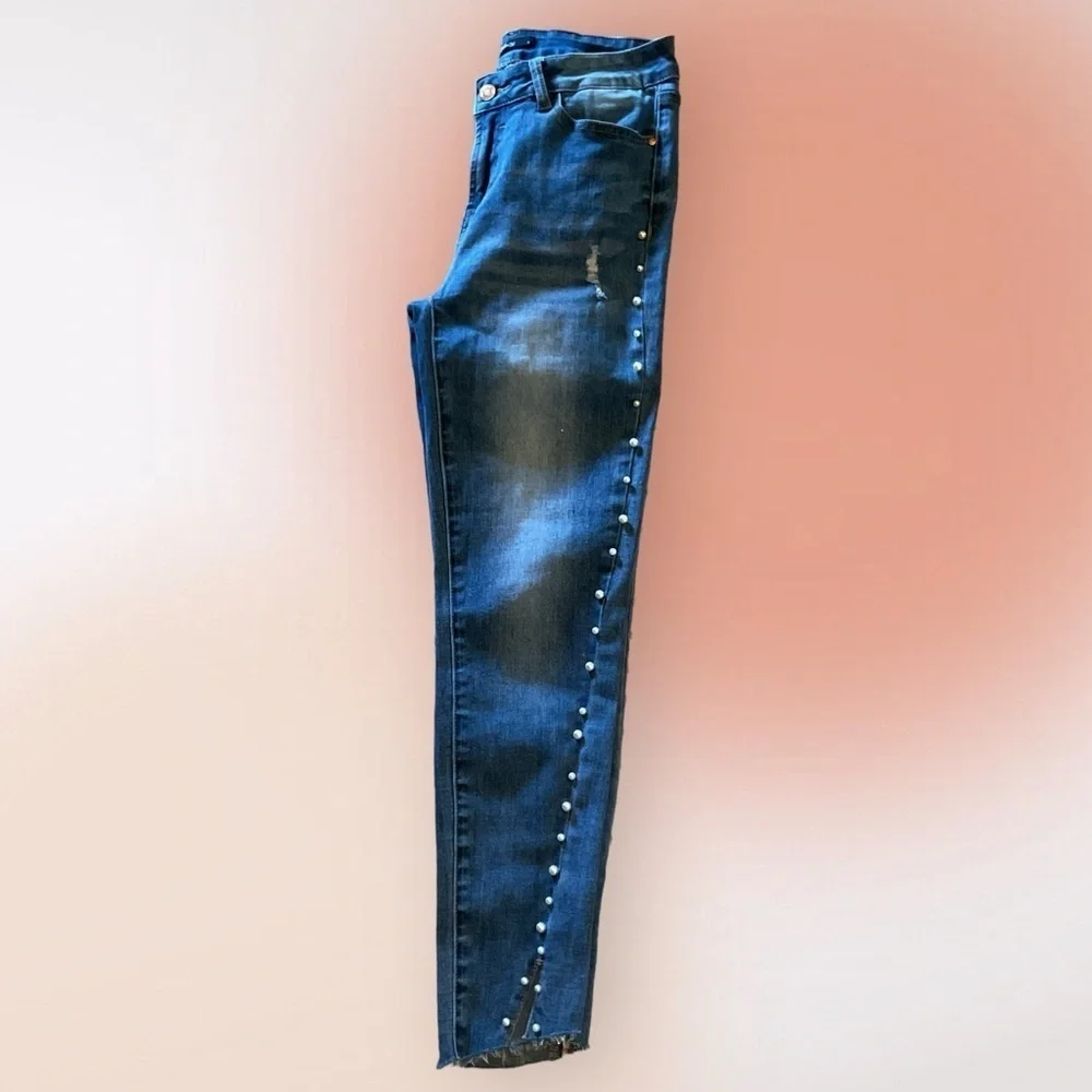 Dulce Be Lightly Distressed Denim Ankle Jeans Embellished with Pearls Size Jr 7